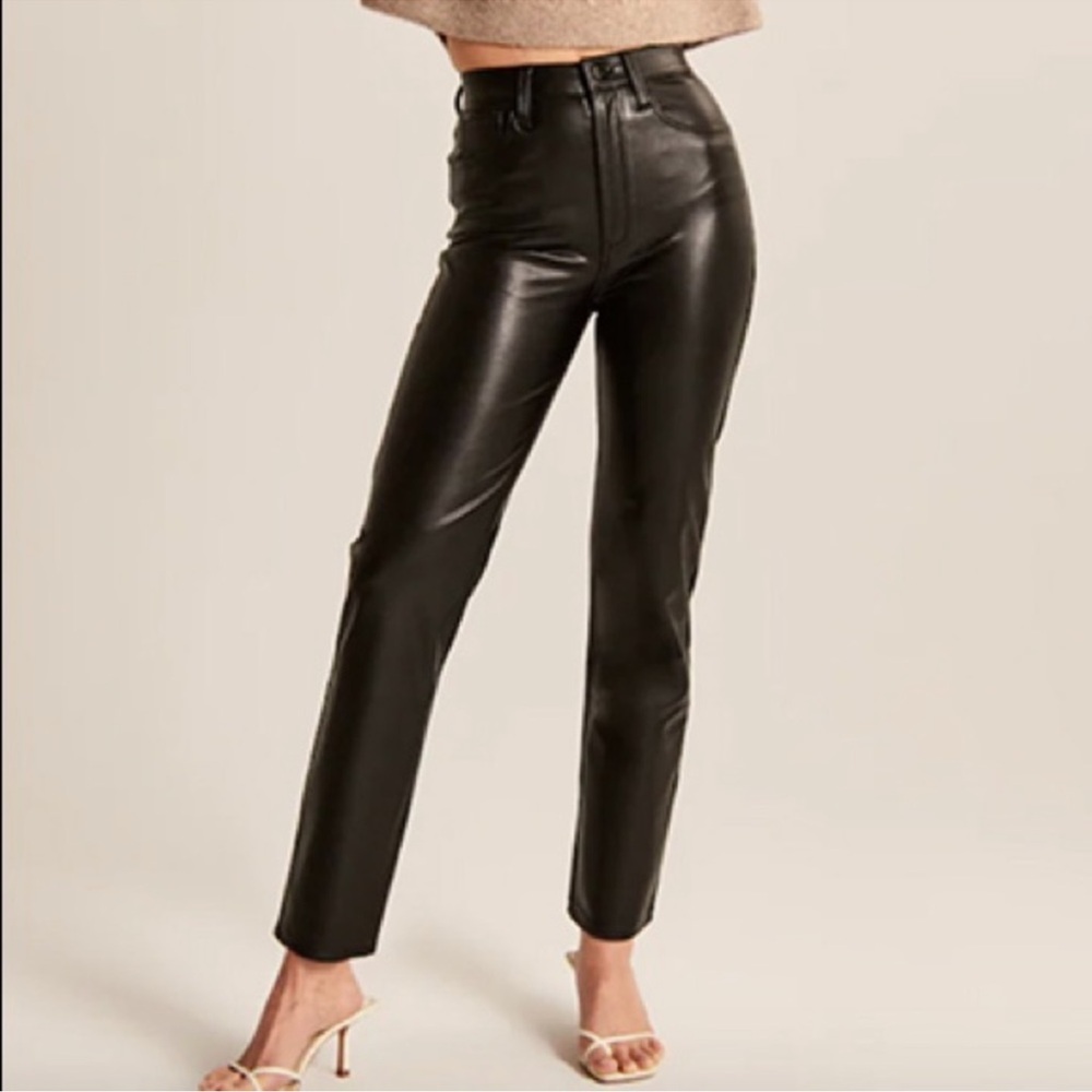 NWT Abercrombie and Fitch The Ankle Straight Ultra High Rise Faux Leather pant 0